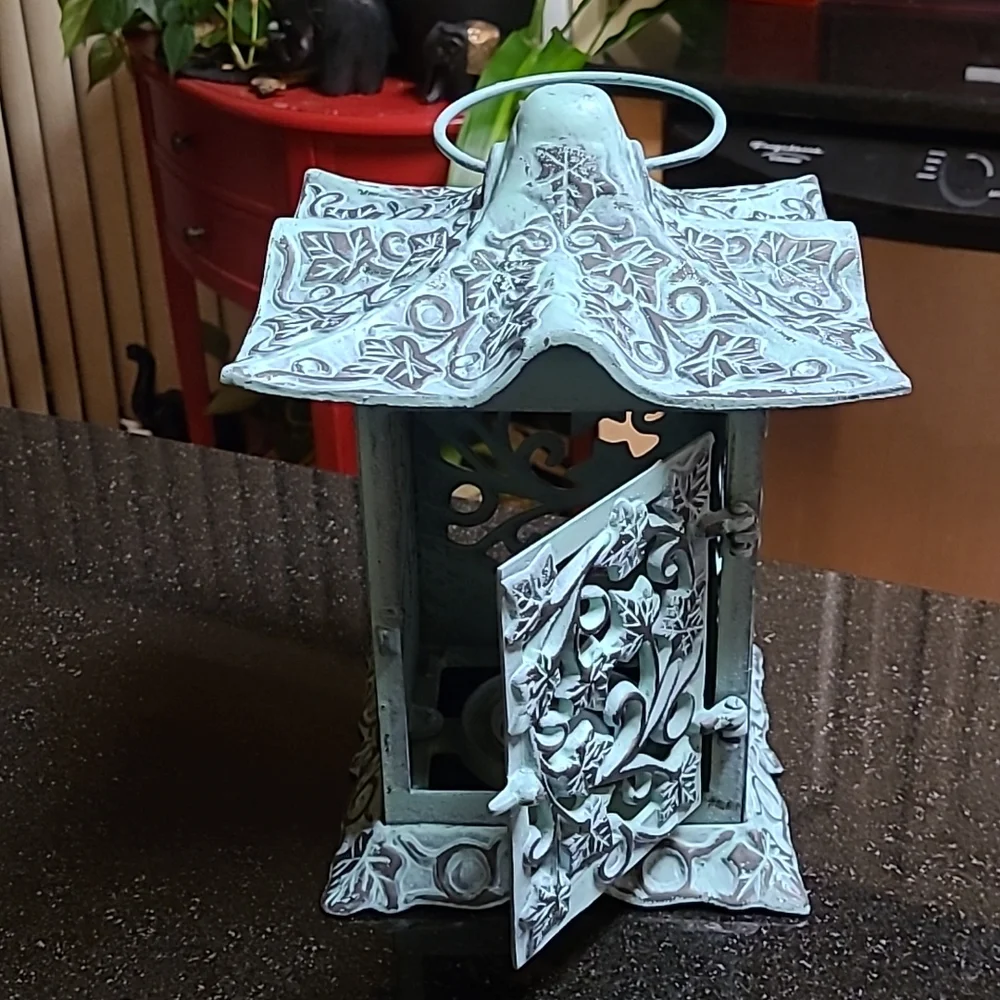 Vintage Japanese Garden Pagoda Lantern